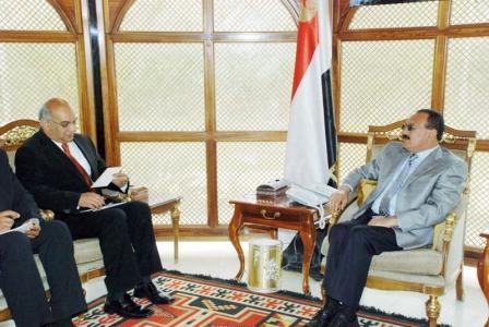 الرئيس لدى استقباله السيد كيت فاز